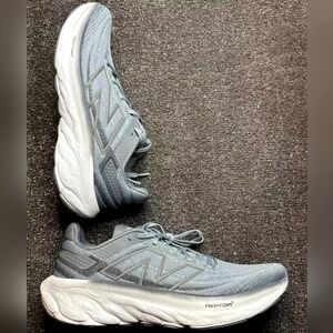 New Balance 1080 v13 - Men's size 11 - steel/titanium - nearly new